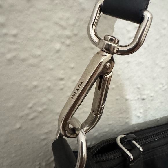 Prada Black nylon shoulder bag - Picture 6 of 11